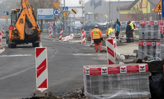 We wtorek drogowcy przygotowywali remontowaną ul. Nauczycielską w Grudziądzu do układania nowej nawierzchni asfaltowej.