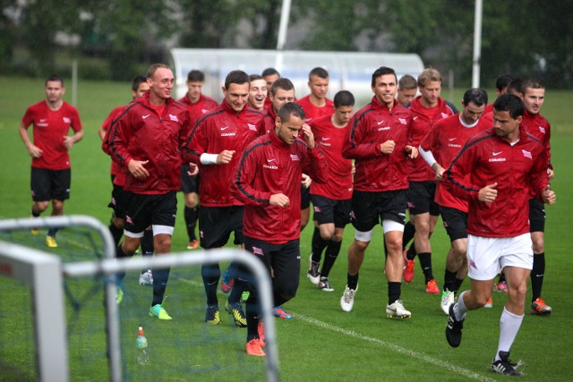 Na pierwszych zajęciach Cracovii zjawiło się 21 piłkarzy, w Krakowie potrenują do środy