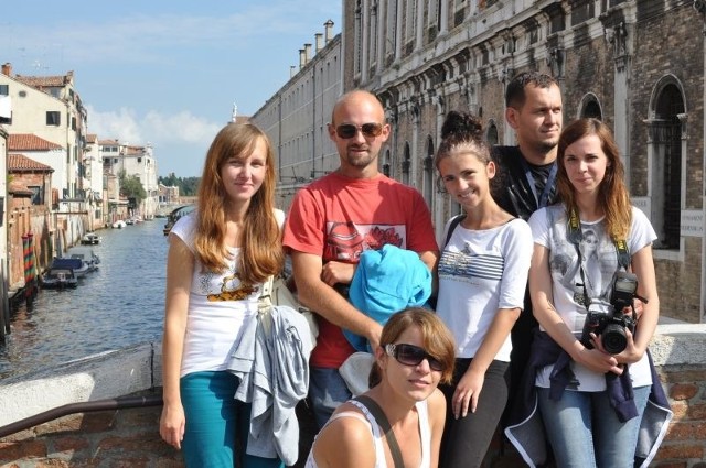 Canal Grande &#8211; Wenecja. Od lewej: Anna Mularczyk, Wojciech Kasiński, Katarzyna Strycharz, Monika Kałuża, Mariusz Koziarski, Izabela Koziarska.