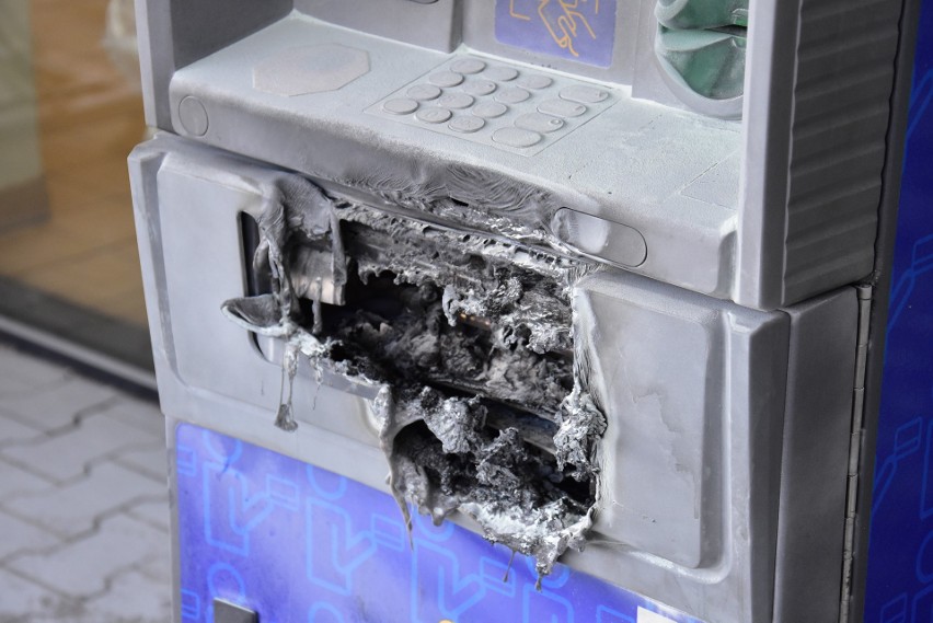 W Zagnańsku nocą płonął bankomat. Czy to była próba włamania?