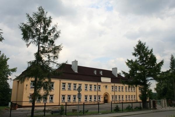 Szkoła w Sławkowie (gm. Chełmża). Obecnie uczy się tu 157...