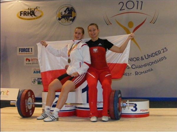 Polskie sztangistki walczące w kat. 69 kg: Milena Kruczyńska (z prawej) i Patrycja Piechowiak.