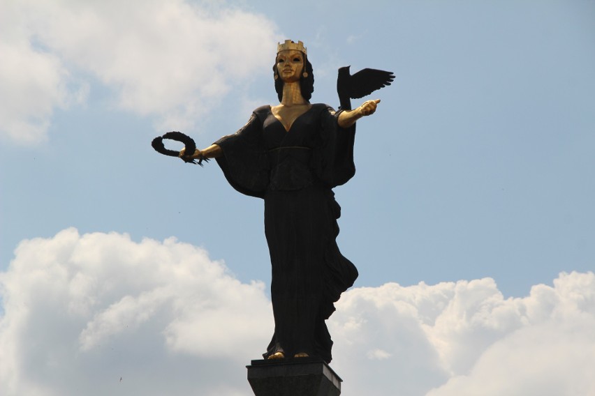 Pomnik św. Zofii - do dziś budzi wśród mieszkańców miasta...
