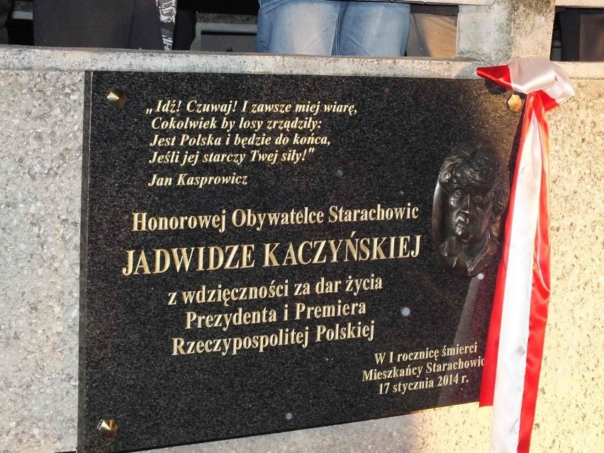 Tablica poświęcona Jadwidze Kaczyńskiej, w Panteonie Pamięci...