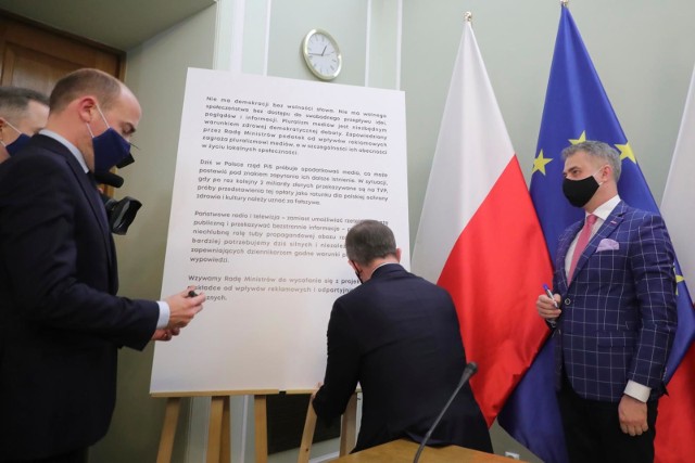 16.02.2021 warszawa spotkanie konsultacyjne opozycji ws. podatku od reklamn/z podpisanie deklaracji ws. wolnych mediowfot. adam jankowski / polska press