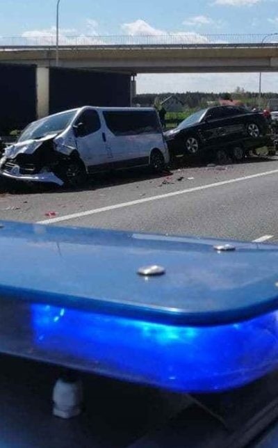 Wypadek na S8 w Niegowie. 6.05.2021. Zderzyły się trzy pojazdy, cztery osoby odniosły obrażenia. Zdjęcia