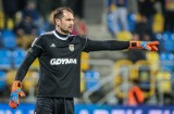 Pavels Steinbors wpuścił bramkę z… Gibraltarem. Piłkarz Arki Gdynia był bez szans? [wideo]