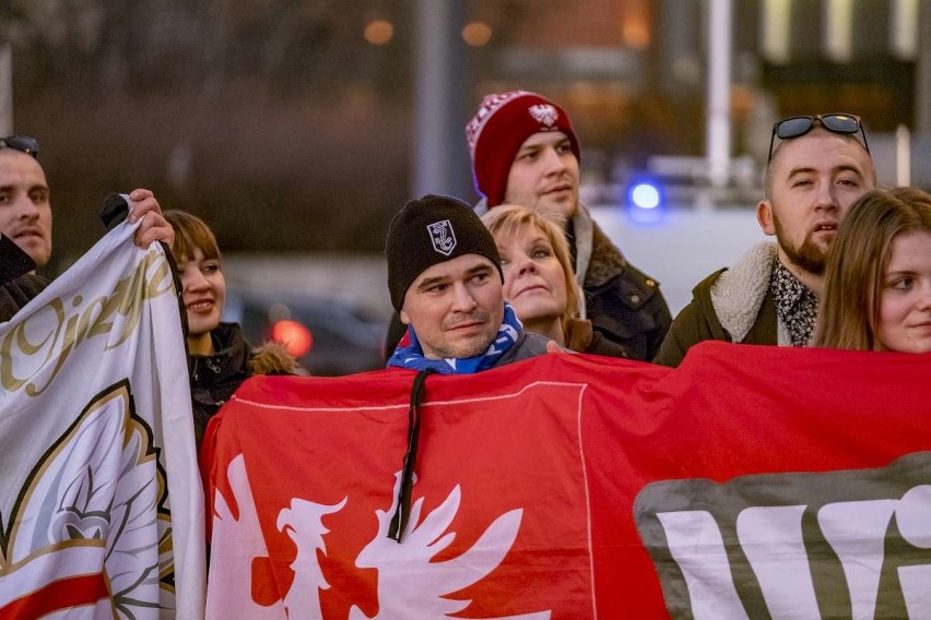 Kilkaset osób wzięło udział w Marszu Zwycięstwa, który w...