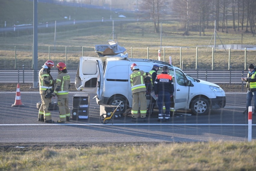 Wypadek na autostradzie A1 w Warlubiu. Dwie osoby ranne....