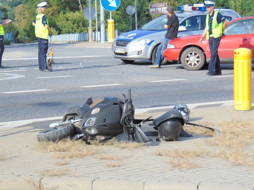 Skuter zderzył się z samochodem. Jedna osoba ranna