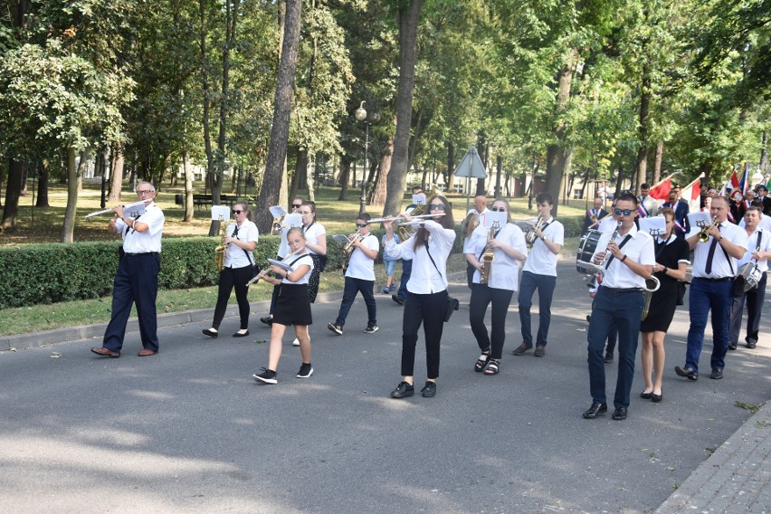 Obchody Święta Wojska Polskiego 2022 w Rypinie. Zdjęcia z uroczystości w parku im. Józefa Piłsudskiego
