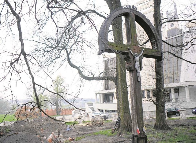 Odnawianie cmentarza bohaterów wojennych trwa od ubiegłego roku