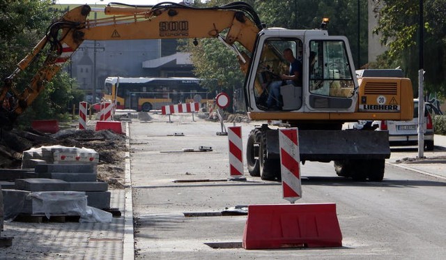 Prace  na Rapackiego wykonuje Przedsiębiorstwo Budowy Dróg ze Starogardu Gdańskiego