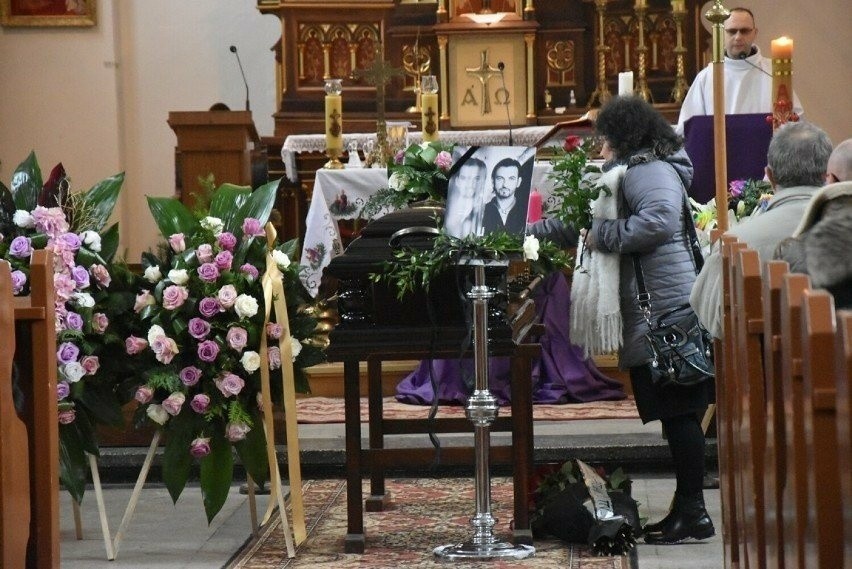 Tłumy na pogrzebie Gabriela Seweryna. Tak wyglądała ostatnia droga gwiazdora „Królowych życia”