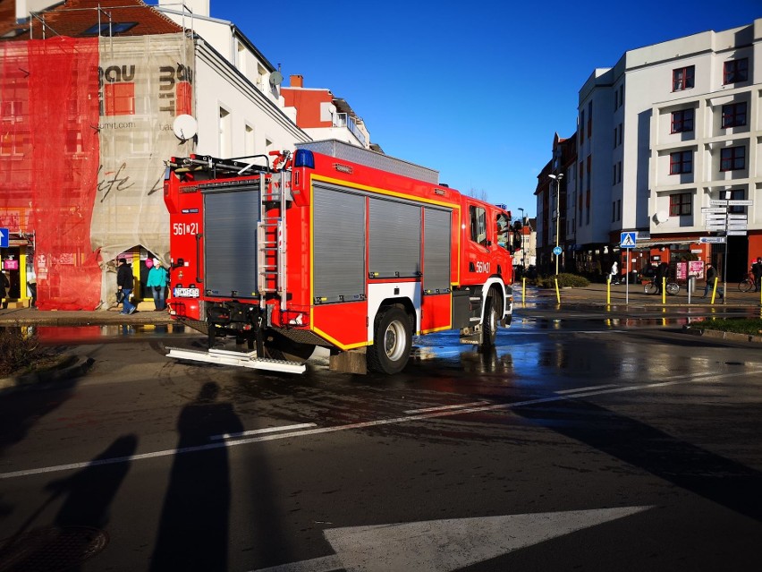 Sztorm w Świnoujściu. Siła wiatru zmalała, poziom wody opada