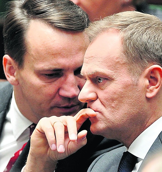 Donald Tusk uważa, że saldo dokonań Radka Sikorskiego jest „dodatnie”. Mimo wszystko