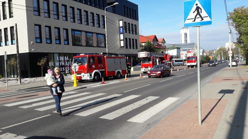 - Około godz. 11:00 w budynku przy ulicy Mickiewicza 74...