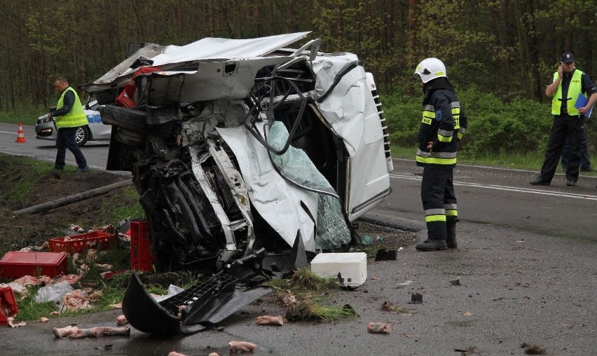 Wypadek na trasie Tarnobrzeg - Mielec. Zderzyły się trzy pojazdy 