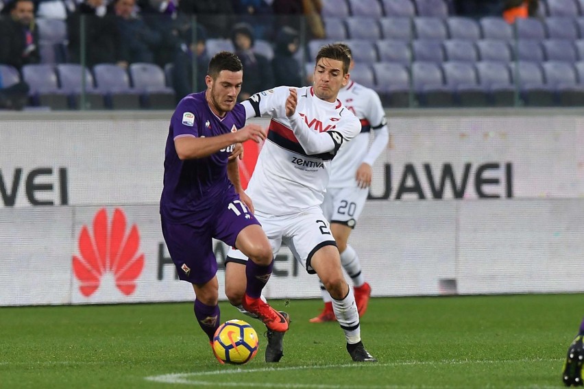 Petar Brlek (z prawej) w meczu Fiorentina - Genoa