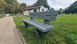 Wygodne i ekologiczne ławki ustawiono w osiedlach w Kielcach. Wykonano je z odpadów