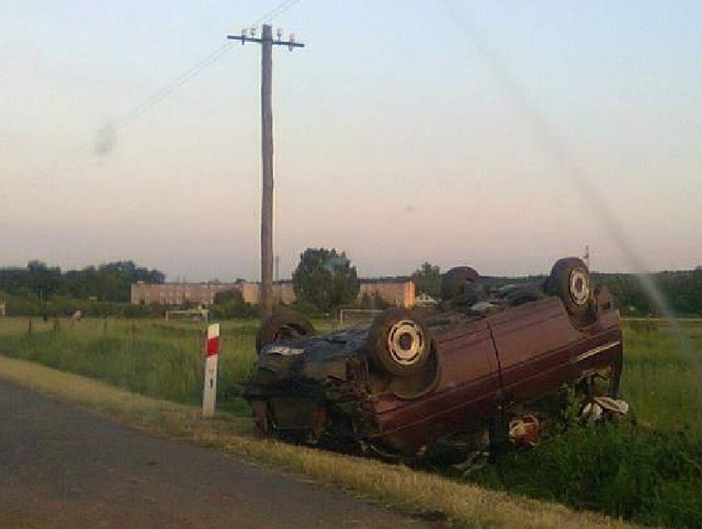 Ten wypadek wydarzył się na początku czerwca, w okolicy Czerwieńska. Dachował volkswagen transporter. Kierowca i pasażer byli pijani. Ranne dziecko trafiło do w szpitala.