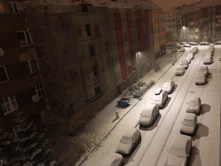 POGODA w Szczecinie. Spadł śnieg. Jaka sytuacja na drogach w regionie?