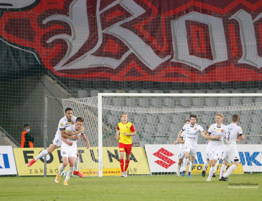 Galeria zdjęć z meczu Korony Kielce z Widzewem Łódź w Fortuna 1 Lidze. Spotkanie zakończyło się remisem 1:1