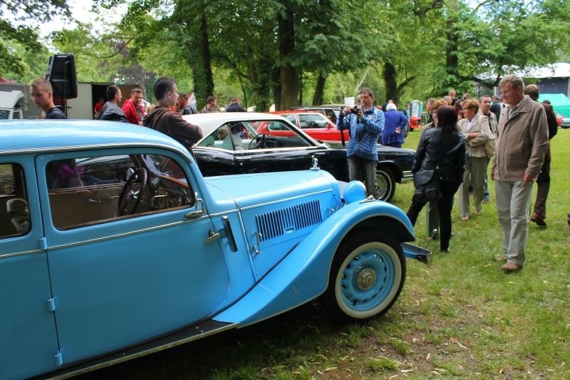 Właściciele zabytkowych pojazdów zjechali do parku...