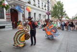 Folkowa parada przeszła Piotrkowską. Tak rozpoczął się festiwal Folkowe Inspiracje. Zobacz zdjęcia! 