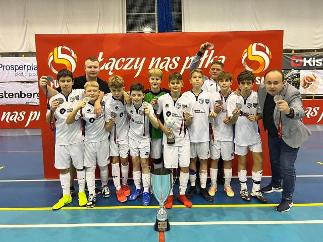 Piłkarze GKS Ekom Invex Remedies Nowiny zostali wicemistrzami Polski 13-latków w futsalu.