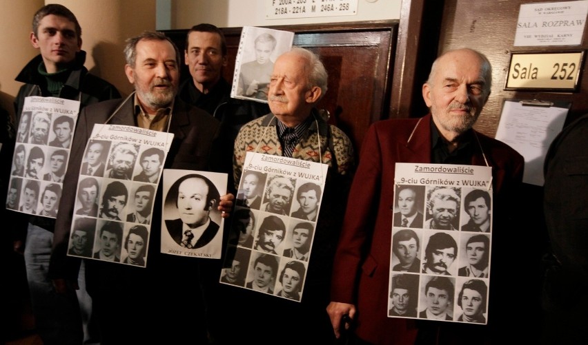Członkowie opozycji antykomunistycznej przed sądem w 2012 r....
