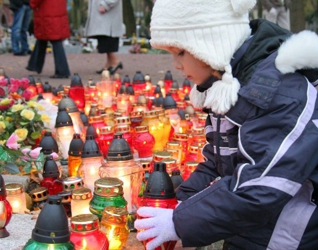 Wszystkich Świętych na słupskim cmentarzu.