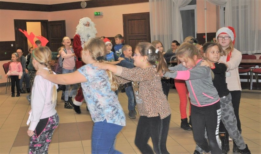 Prawie setka dzieci wzięła udział w imprezie mikołajkowej w...