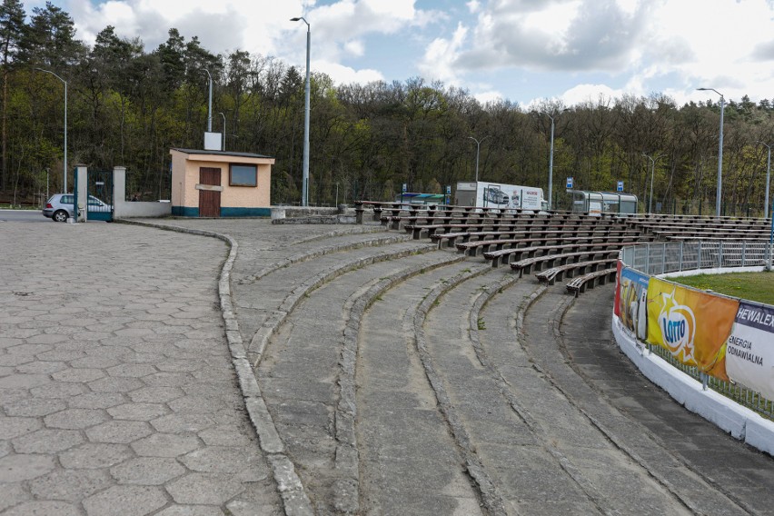Rusza modernizacja stadionu Arkonii Szczecin. Obiekt jeszcze w starym wydaniu. ZDJĘCIA