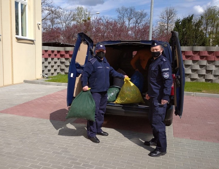 Funkcjonariusze i pracownicy cywilni bydgoskiej policji...