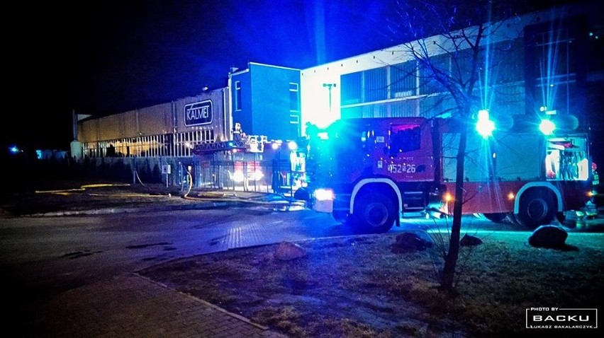 Groźny pożar wybuchł w hali Kalmet w Gliwicach