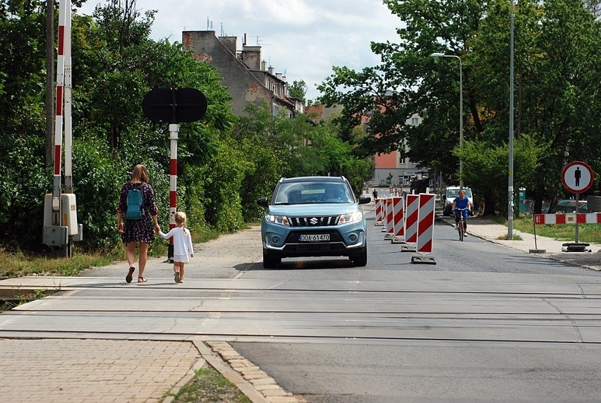 Market zablokował drogę. Miasto wydało zgodę, ale nikt nie poinformował mieszkańców, którzy utknęli w korkach