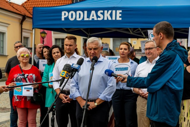 Podlaska Platforma Obywatelska zainaugurowała w sobotę (1 lipca) akcję "Obywatelska Kontrola Wyborów". Zarazem szuka chętnych do uczestnictwa w komisjach wyborczych w charakterze jej członka lub w roli męża albo żony zaufania. Poparcie dla akcji zadeklarował prezydent Białegostoku Tadeusz Truskolaski.