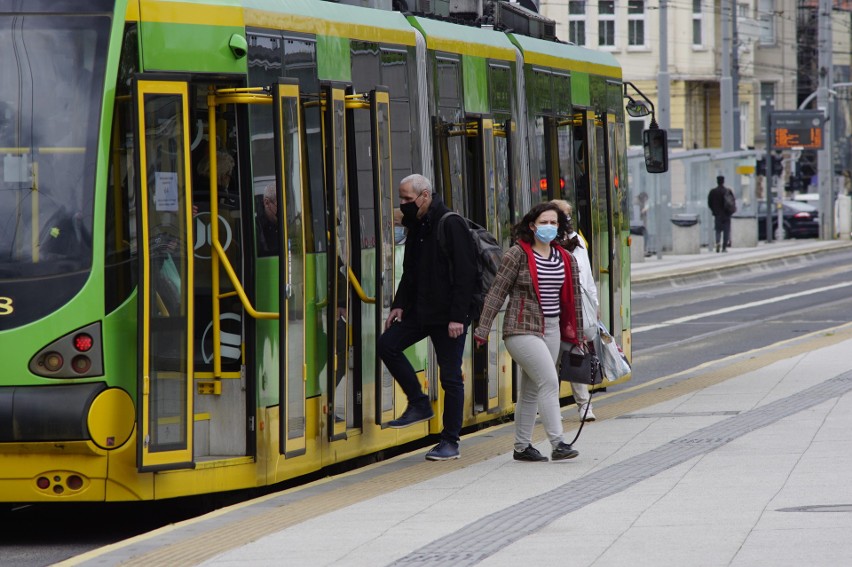 Od poniedziałku, 18 maja więcej osób może wejść do autobusów...