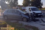 Wypadek w Biskupicach. Zderzenie dwóch samochodów osobowych na drodze krajowej nr 11. Dwie osoby ranne [ZDJĘCIA]