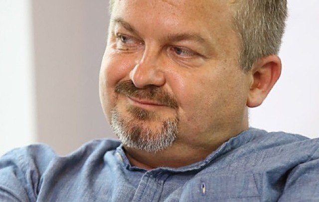 Aleksander Kartasiński jest prezesem Fundacji Happy Kids, prowadzącej 10 rodzinnych domów dziecka