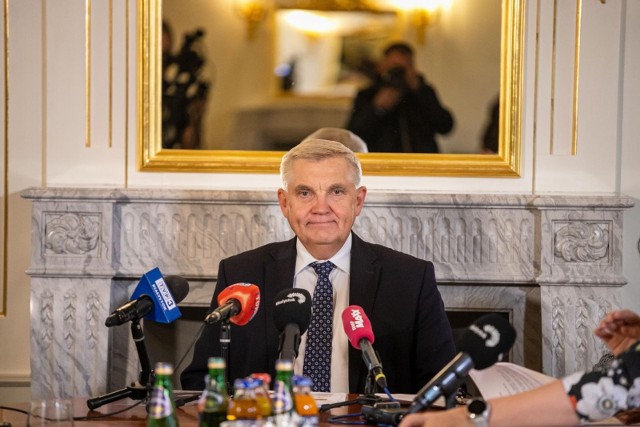 Prezydent Tadeusz Truskolaski podczas prezentacji projektu budżetu Białegostoku na 2023 rok