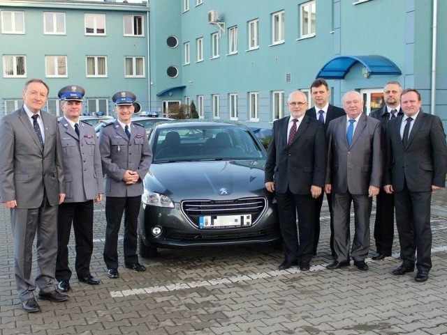 To już czwarty radiowóz, który trafił do policji w tym roku dzięki pomocy samorządów.