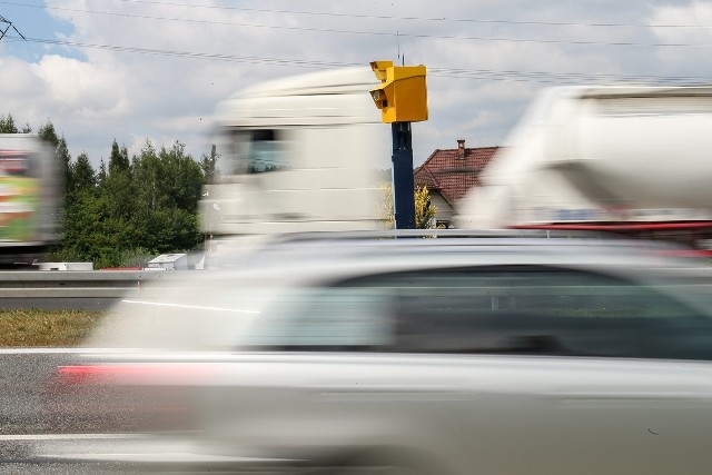 W 2020 r. w wyniku zarejestrowania przez fotoradary naruszeń przepisów ruchu drogowego wystawiono 656 tys. mandatów. Rekordzista przekroczył dopuszczalną prędkość o 142 km/h.Fot. Anna Kaczmarz