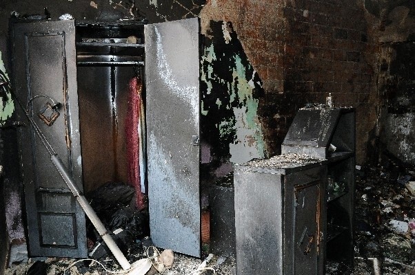 Ogień doszczętnie zniszczył wyposażenie mieszkania.
