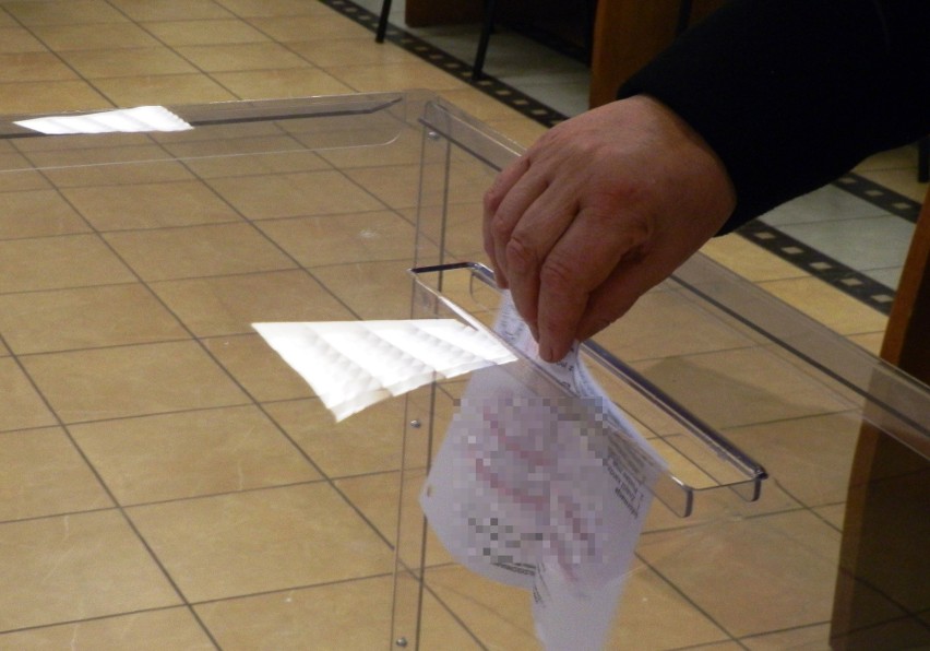 Wybory samorządowe 2018 - II tura. Głosują mieszkańcy Ostrołęki, Ostrowi Mazowieckiej oraz kilku gmin regionu