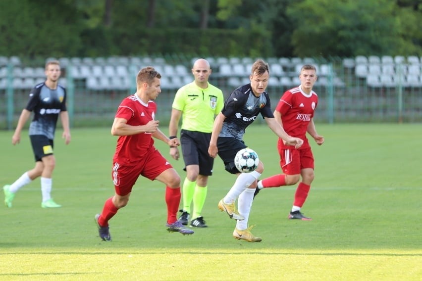 Gra świętokrzyska czwarta liga piłkarska (18.8.2021). Sprawdź wyniki i tabelę