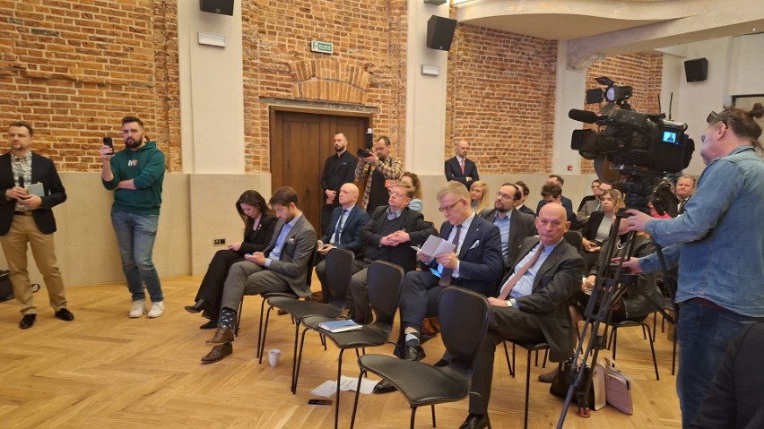 Wicepremier Ukrainy Iryna Wereszczuk na konferencji o dyplomacji samorządowej w Łodzi. Spotkanie w sali teatralnej Grand Hotelu