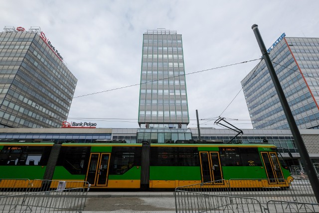 Na Świętym Marcinie, na odcinku od Gwarnej do Ratajczaka, nadal trwają prace budowlane. Od poniedziałku jednak zostaje tutaj wznowiony ruch tramwajowy. Po roku na stałe trasy wrócą linie nr 2, 5, 9, 13, 16 oraz 201.