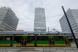 Poznań: Po roku tramwaje wracają na Święty Marcin, choć na ulicy wciąż trwa budowa